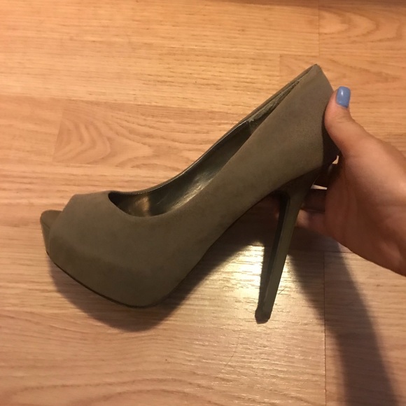 High heels - Picture 3 of 4